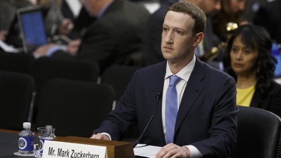 Cambridge Analytica, Zuckerberg: “Facebook tiene responsabilidad por el contenido, incluso mis datos se infringen”