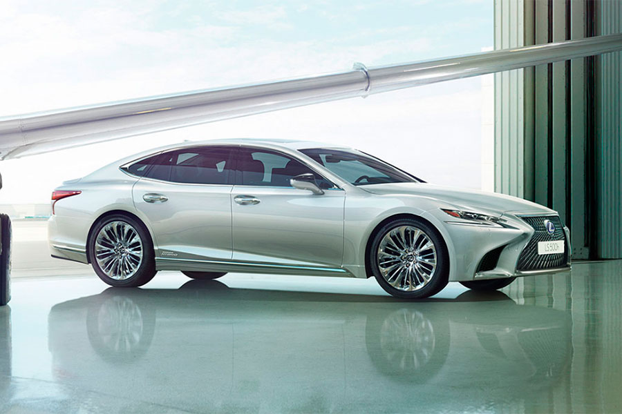 Gobierno detuvo compra de lujoso auto marca LexuS