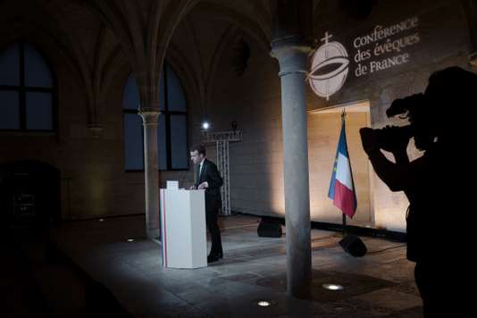 Discurso a los obispos: la izquierda acusa a Emmanuel Macron de socavar el laicismo