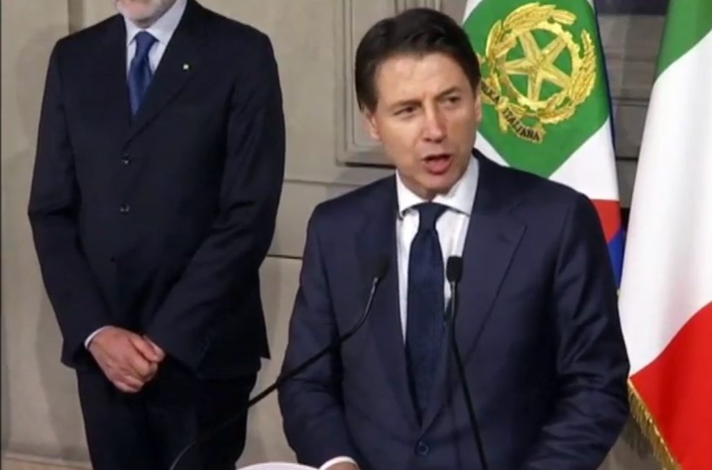 El veto a un ministro euroescéptico hace saltar por los aires la formación de Gobierno en Italia