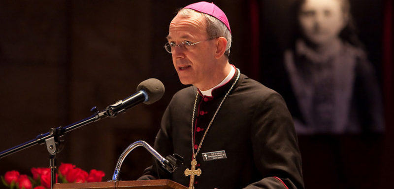 Mons. Schneider: “La inmigración masiva responde a un plan para borrar la identidad cristiana de Europa”